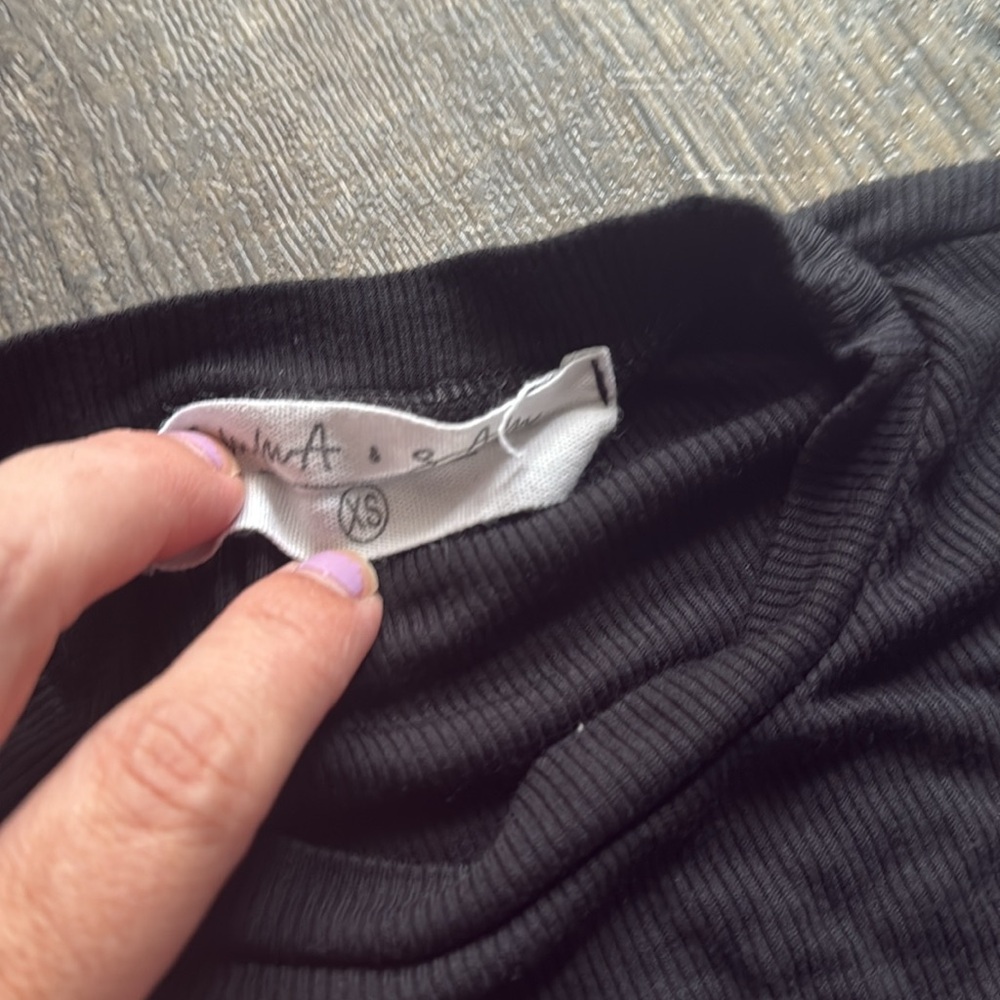 LF Stores Black Sleeveless Muscle Tee - Picture 3 of 5
